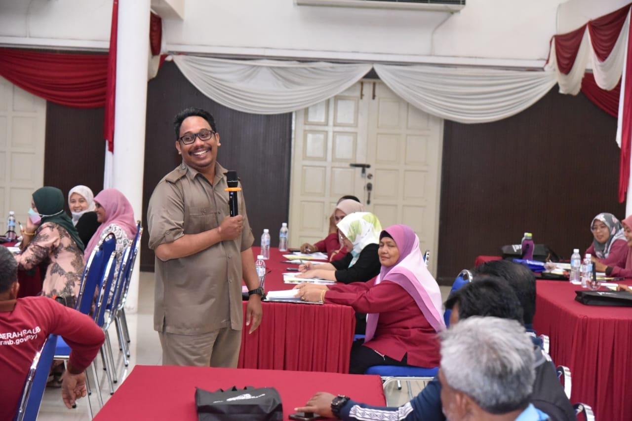 Penceramah yang diundang memberi taklimat perilah PERINTAH-PERINTAH AM : BAB B & BAB G Majlis Daerah Raub