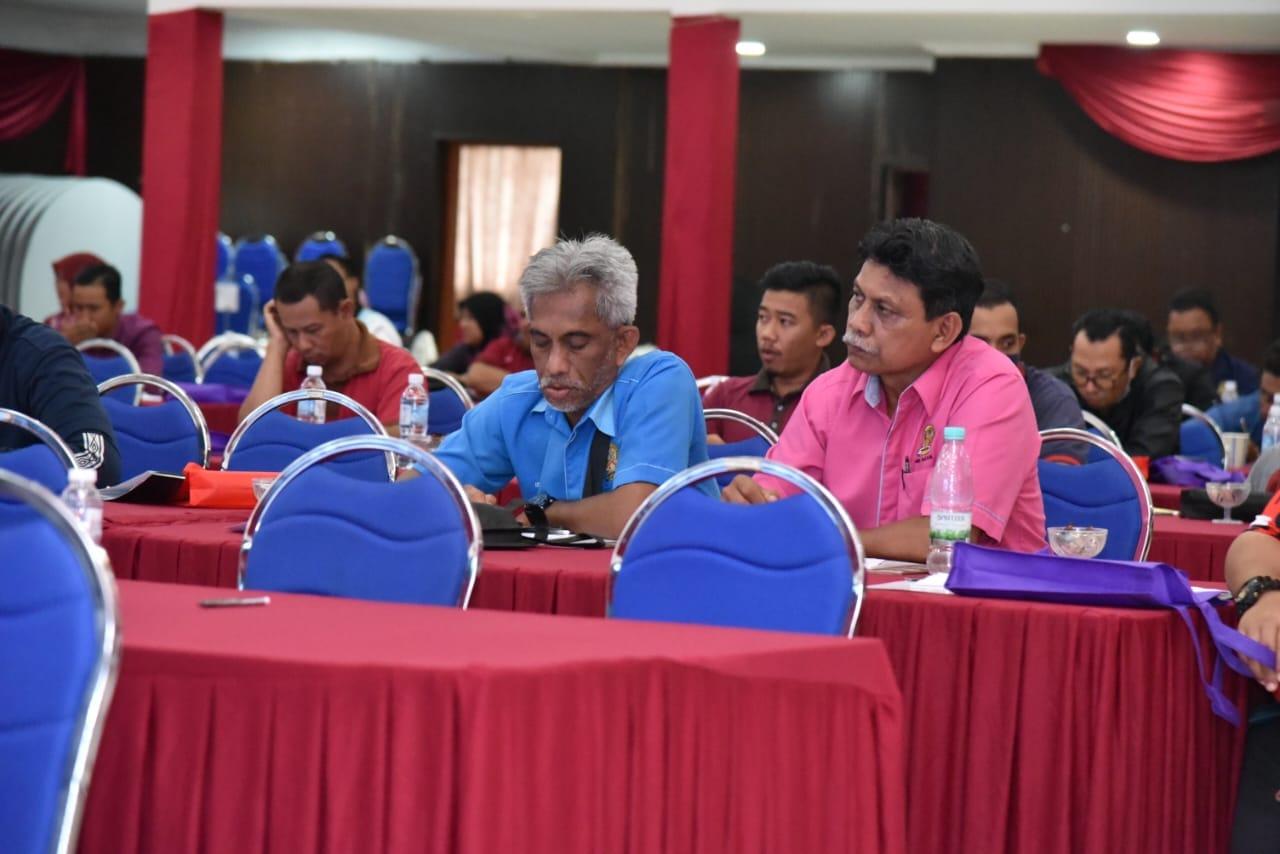 para kakitangan Majlis Daerah Raub yang menghadiri KURSUS PERINTAH-PERINTAH AM : BAB B & BAB G fokus mendengar taklimat