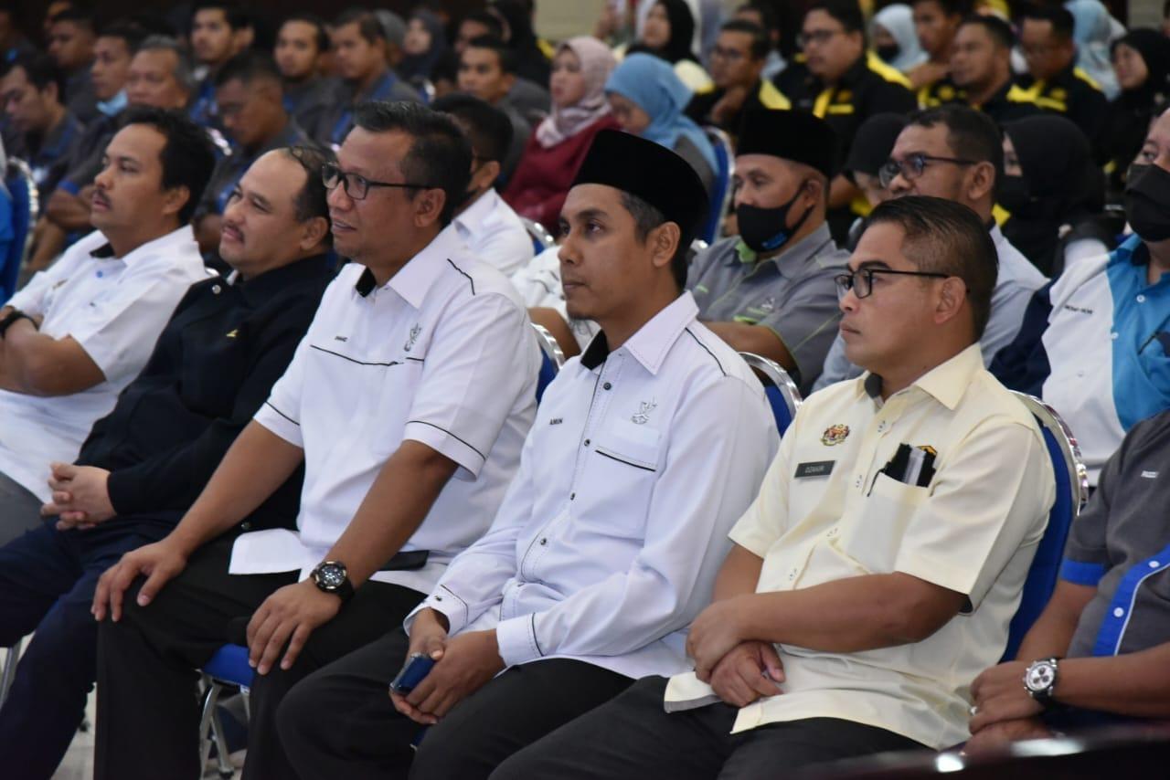 antara penjawat awam yang hadir ke majlis perjumpaan setiausaha pahang bersama penjawat awam raub