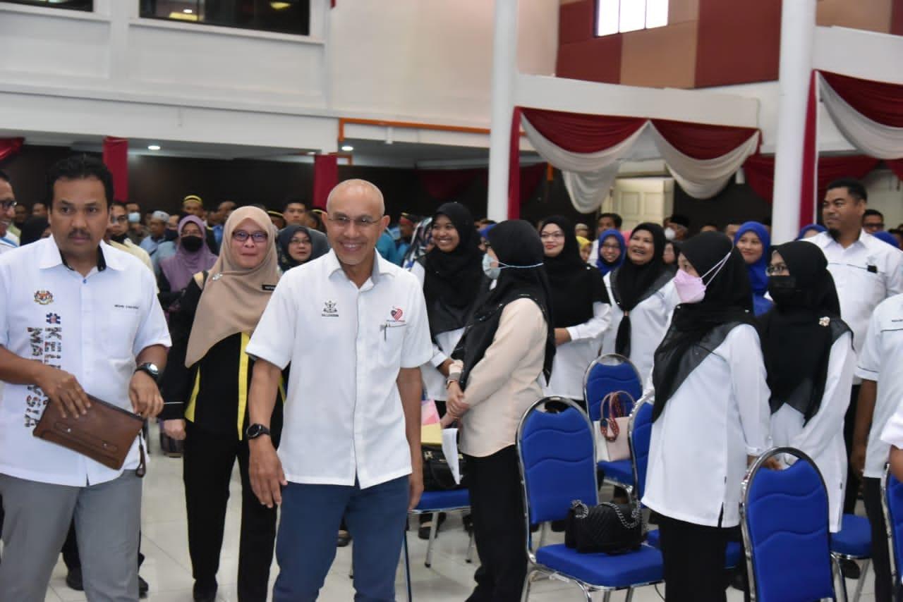 antara penjawat awam yang hadir ke majlis perjumpaan setiausaha pahang bersama penjawat awam raub
